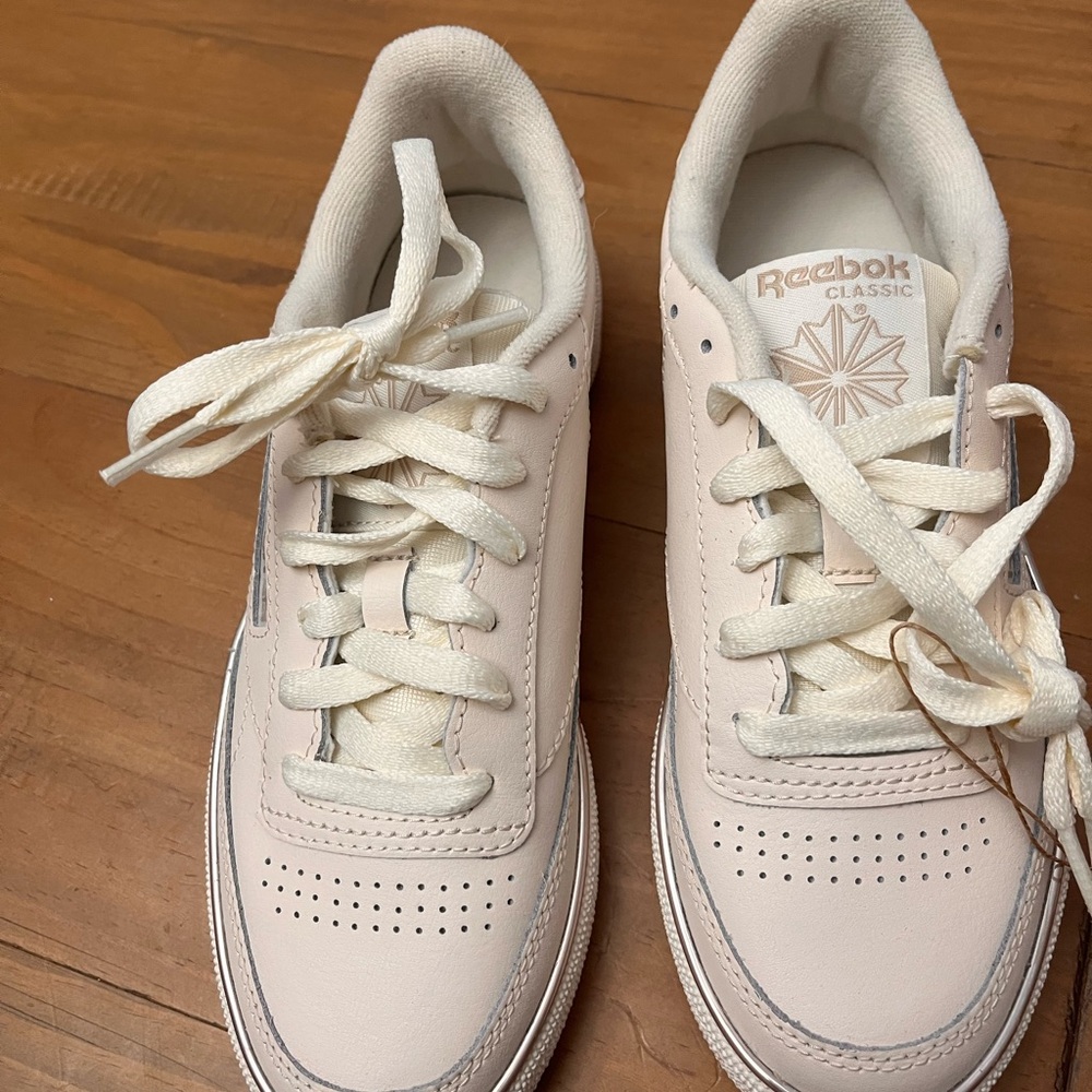 Reebok club Classic white Sneakers 6.5